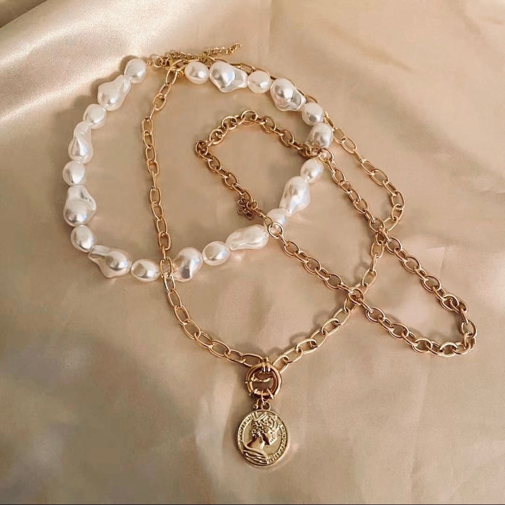 💕Last one Multi Layered Pearl Golden Necklace choker - Picture 5 of 9